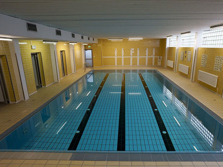 1. Haus St. Angela und Schwimmhalle